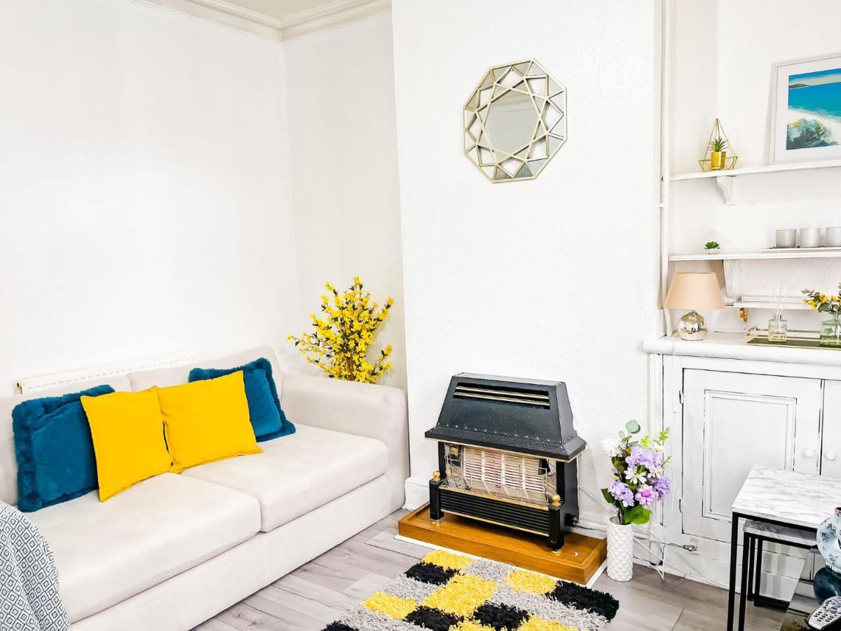 Beautiful 2 Bedroom House - Free Parking - Lt House 레스터 외부 사진