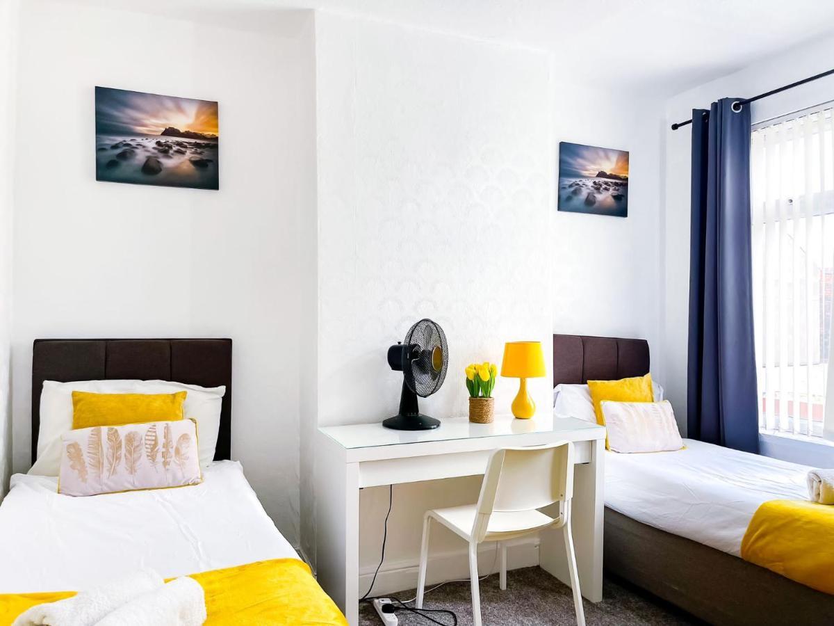 Beautiful 2 Bedroom House - Free Parking - Lt House 레스터 외부 사진
