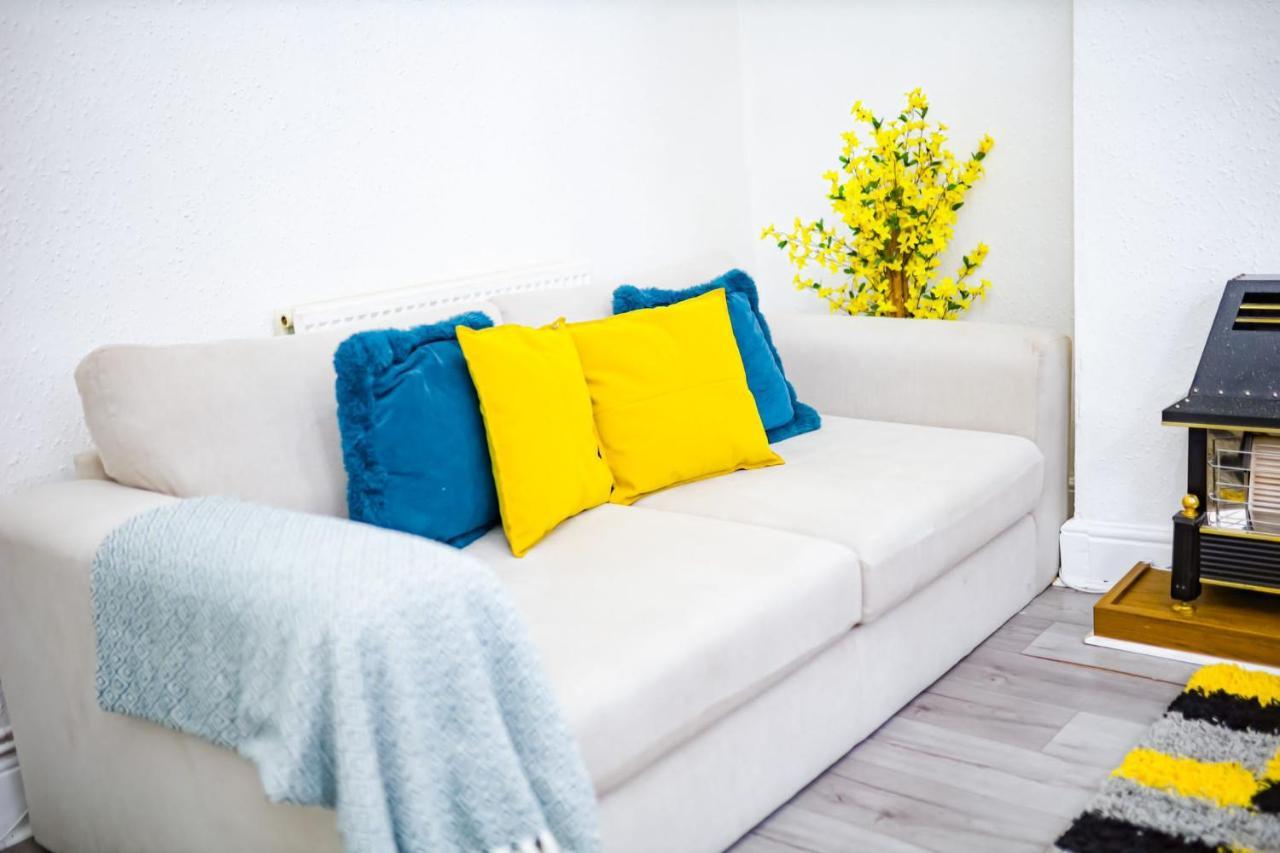 Beautiful 2 Bedroom House - Free Parking - Lt House 레스터 외부 사진