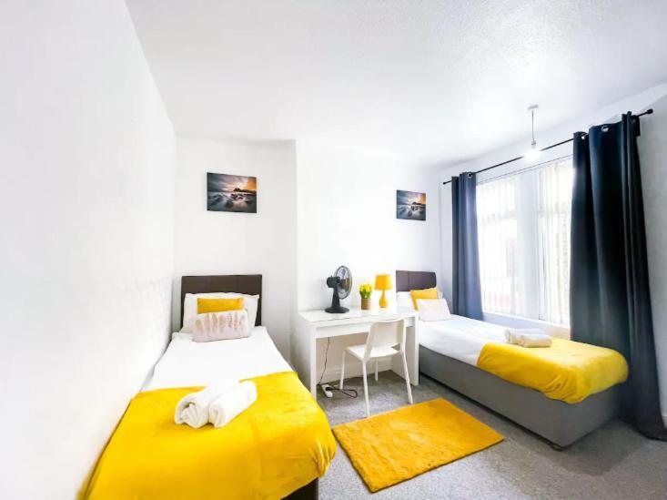 Beautiful 2 Bedroom House - Free Parking - Lt House 레스터 외부 사진