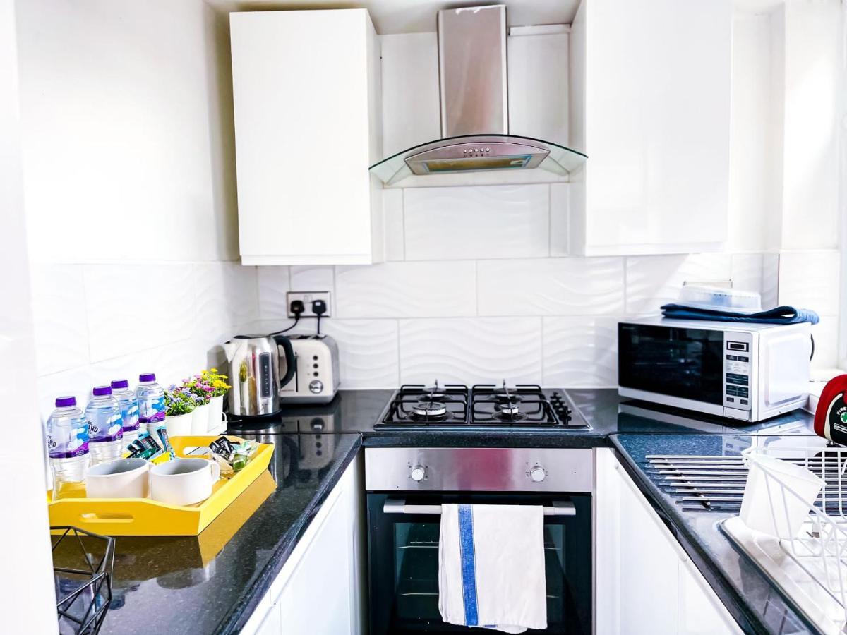 Beautiful 2 Bedroom House - Free Parking - Lt House 레스터 외부 사진
