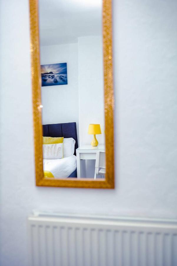 Beautiful 2 Bedroom House - Free Parking - Lt House 레스터 외부 사진