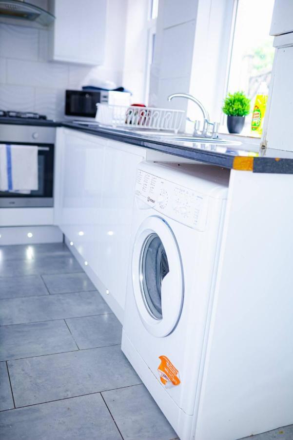 Beautiful 2 Bedroom House - Free Parking - Lt House 레스터 외부 사진